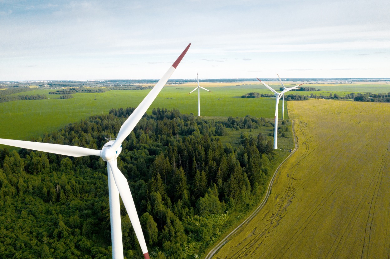 Eksempler på vindkraft på dyrket mark og industri grunn